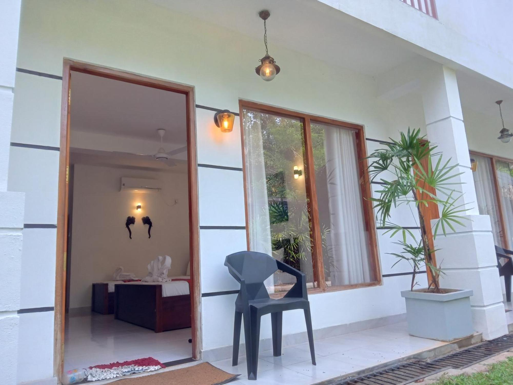White Rose Safari Home Stay Udawalawe Ngoại thất bức ảnh